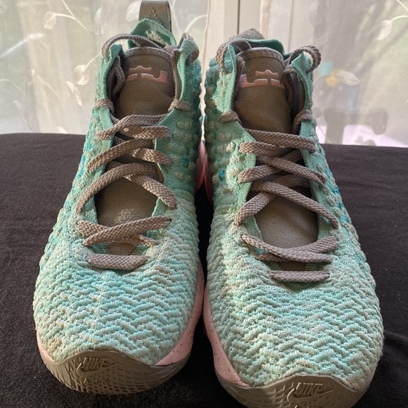 GS south beach Lebrons 17’s - Picture 5 of 5